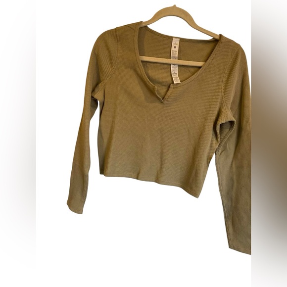 lululemon athletica Tops - Lululemon long sleeve cropped top GREEN Size 6